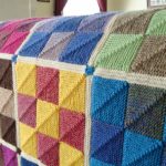 Coperta a quadri realizzata con filati di diversi colori