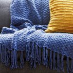Coperta blu con motivi fatti a mano