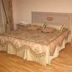 Copriletto leggero con frange