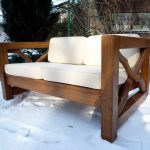 Divano da esterno per il cottage con le tue mani