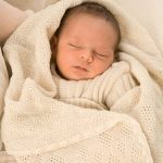 Coperta leggera in maglia per neonato