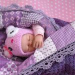 Coperta lavorata a maglia double face, colore lilla delicato per neonato