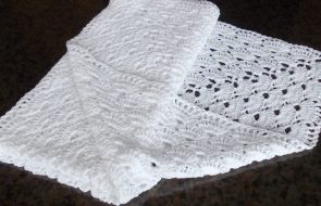 Coperta traforata lavorata a maglia