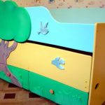 Il letto estraibile con due posti letto è comodo per i bambini in età prescolare