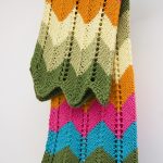 Coperta all'uncinetto traforata con motivo a zigzag