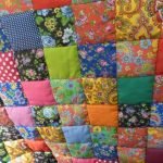 Una grande coperta patchwork sembra insolita