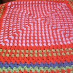 Grande coperta quadrata realizzata all'uncinetto con le tue mani