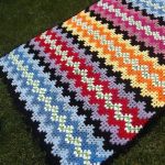 Disegno floreale per una coperta multicolore realizzata a mano