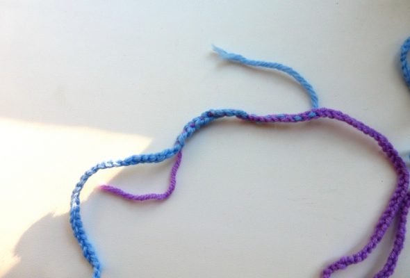 Cuciamo insieme fili di due colori