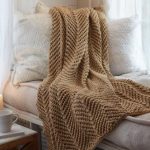Coperta fatta a mano a zigzag color caffè