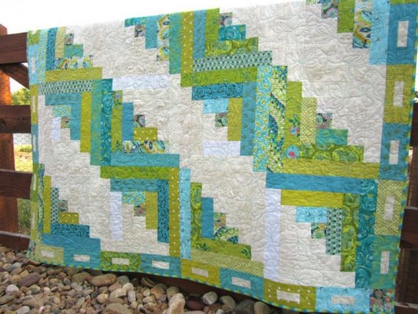 Bellissima coperta realizzata con strisce colorate