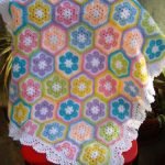 Bellissima piccola coperta con motivi floreali