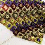 Bellissima coperta con fiori e motivo a gradini