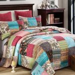Copriletto trapuntato patchwork con cuscini