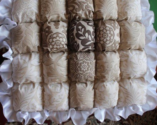 Piccola coperta a forma di caramella