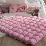 Delicata e ariosa coperta rosa in tecnica bonbon