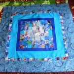 Delicato copriletto patchwork blu-azzurro