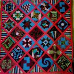 Coperta patchwork fatta a mano con forme geometriche