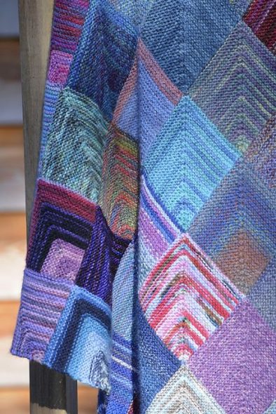 Coperta di quadrati multicolori