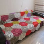 Coperta fai da te per divano realizzata con diamanti multicolori