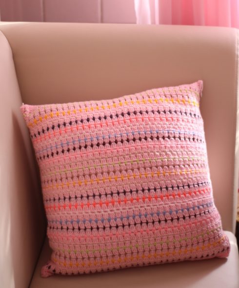 Cuscino rosa con strisce luminose