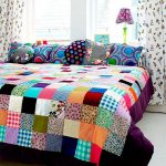 Un copriletto patchwork sta benissimo in camera da letto