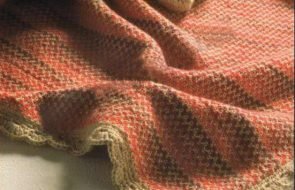 Pratica coperta lavorata a maglia