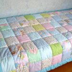 Semplice trapunta patchwork per neonati in colori pastello