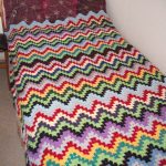 Semplice coperta a zig zag per letto singolo