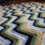 Gli zigzag semplici sono perfetti per una coperta o un tappeto