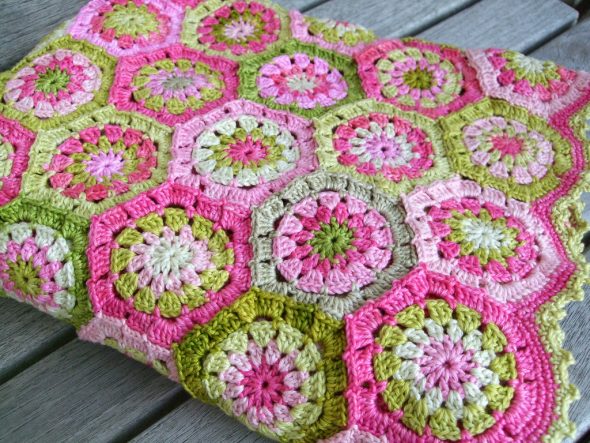 Coperta esagonale all'uncinetto