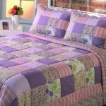 Coperta e cuscini patchwork lilla