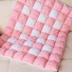 Coperta calda per neonata realizzata in materiali combinati