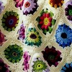 Coperte all'uncinetto con motivi floreali