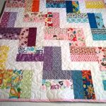 Il motivo a zigzag è perfetto per una trapunta patchwork fai da te.