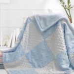 Coperta di peluche bianca e blu fai da te