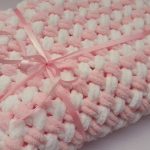 Coperta morbida bianca e rosa