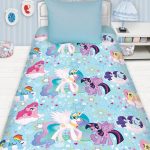 Set di biancheria da letto per bambini con un pony per una bambina