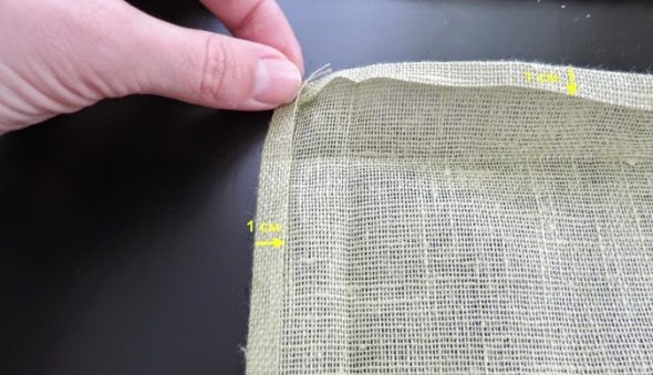 Piegare i bordi di 1 cm