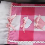 Bellissima biancheria da letto per bambole con fiocchi e cuori