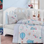 Bellissimo e comodo set di biancheria da letto per un bambino