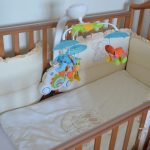 Bellissimi coniglietti per la culla del bambino