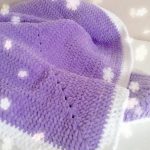 Coperta morbida quadrata lilla con bordo bianco