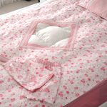 Delicato set con rose per una ragazza adolescente