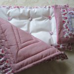 Delicato set per il letto della bambola realizzato con le tue mani