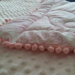 Delicata coperta di peluche per bambina