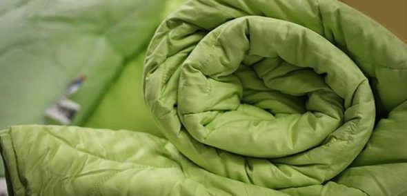 Controllare la coperta prima di inserirla nella lavatrice.