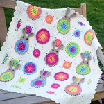 Coperta realizzata all'uncinetto con motivo Coniglietti