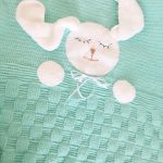 Coperta fatta a mano a forma di coniglietto che dorme