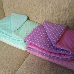 Coperte con pois e un lato di peluche minky